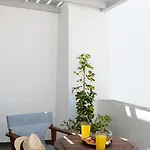 Sea Lilies Apartahotel 4*