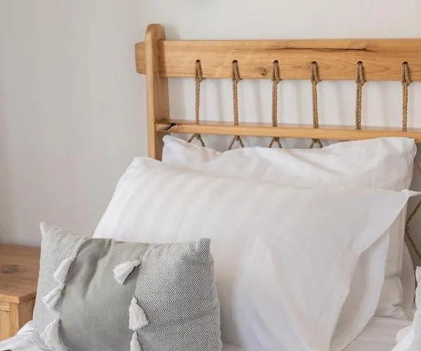 Sea Lilies Aparthotel 4*