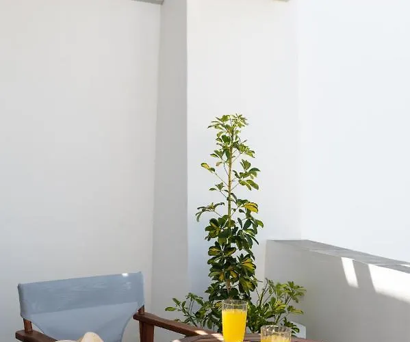 Sea Lilies Aparthotel 4*